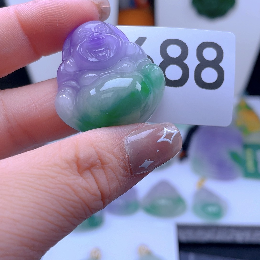 翡翠吊坠(赠链)未镶嵌