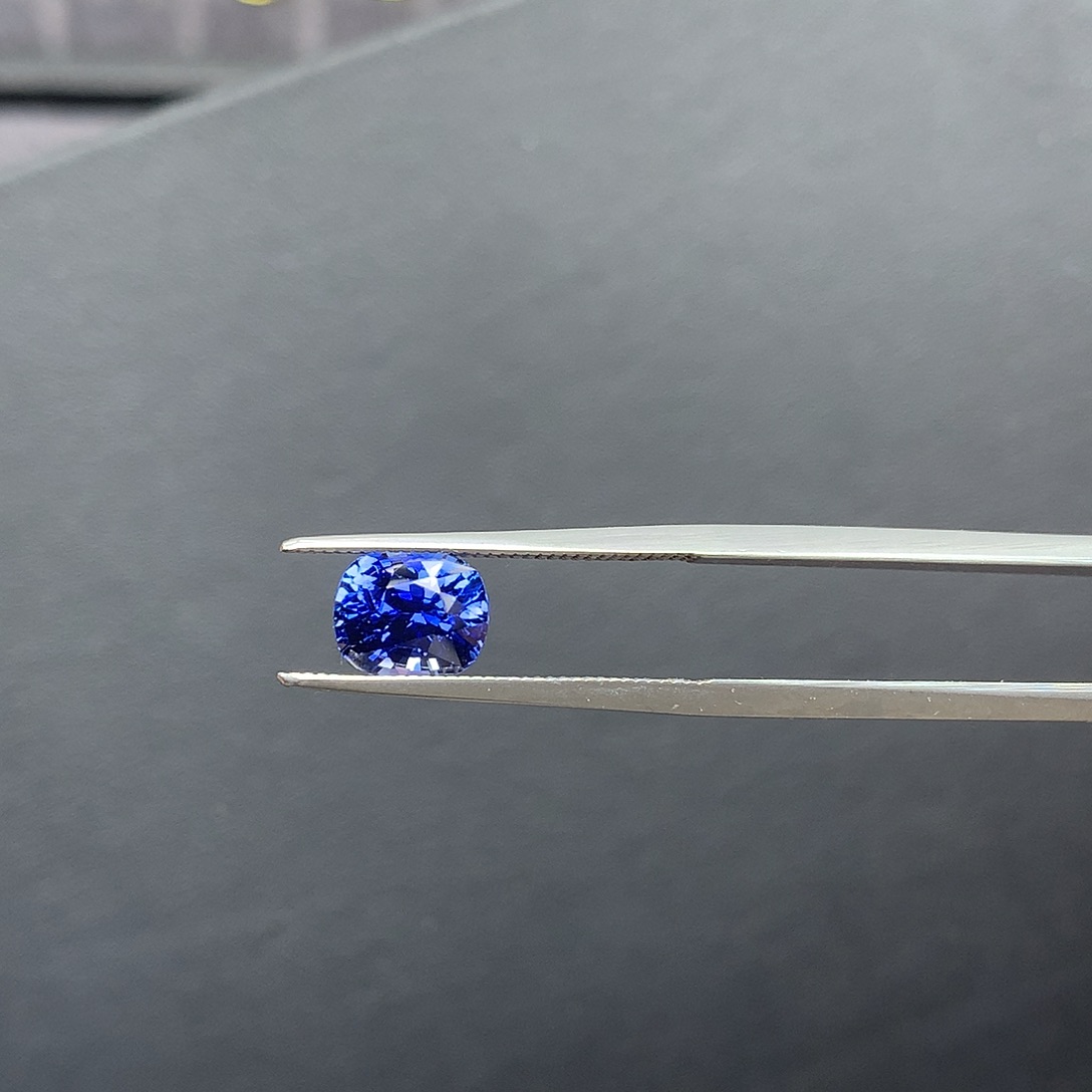 蓝宝石裸石2.14克拉矢车菊