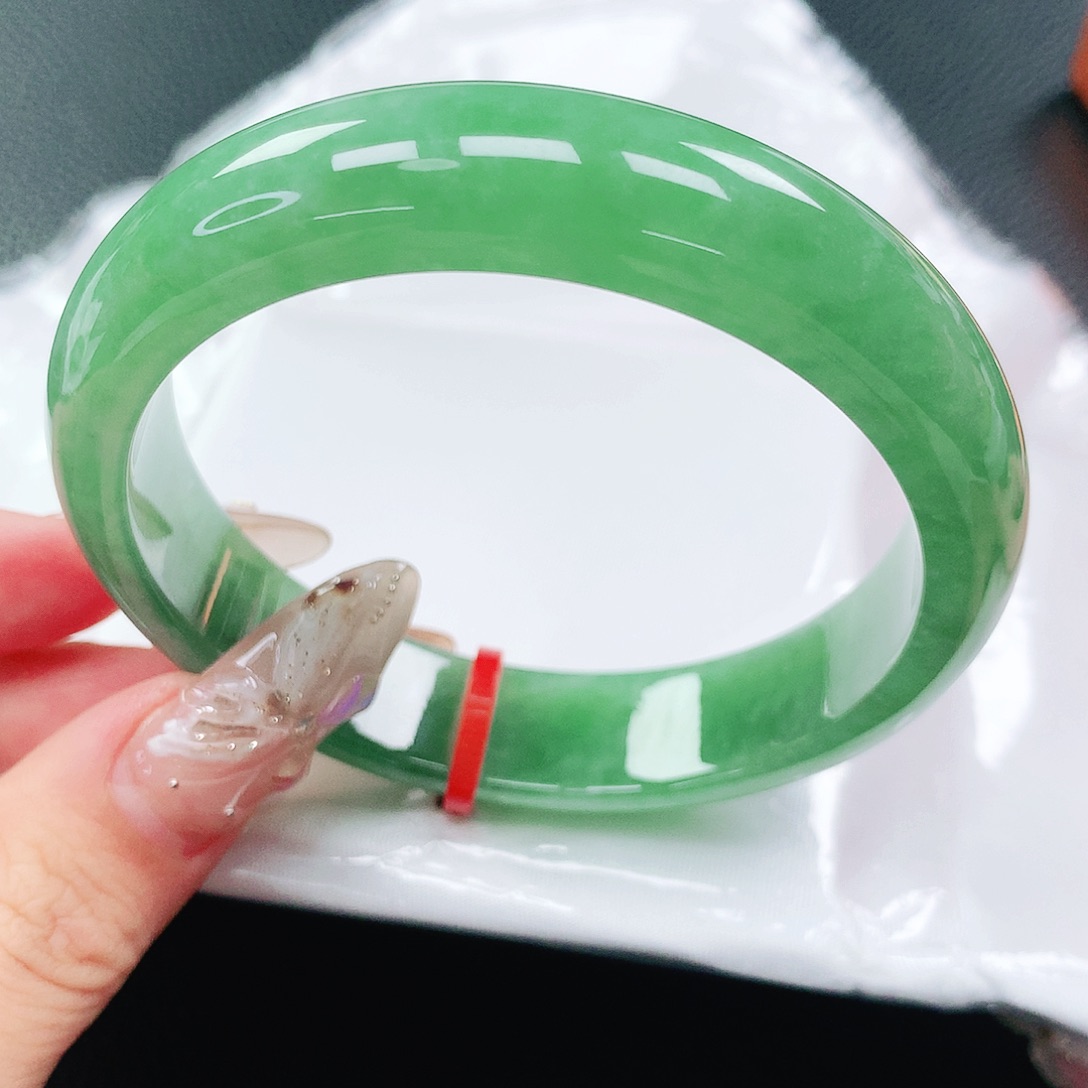 翡翠手镯未镶嵌57圈