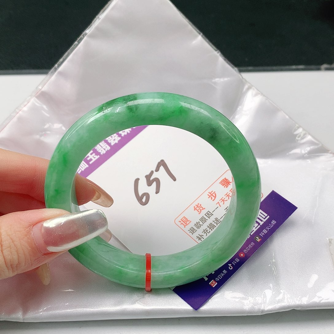 翡翠手镯未镶嵌翡翠手镯