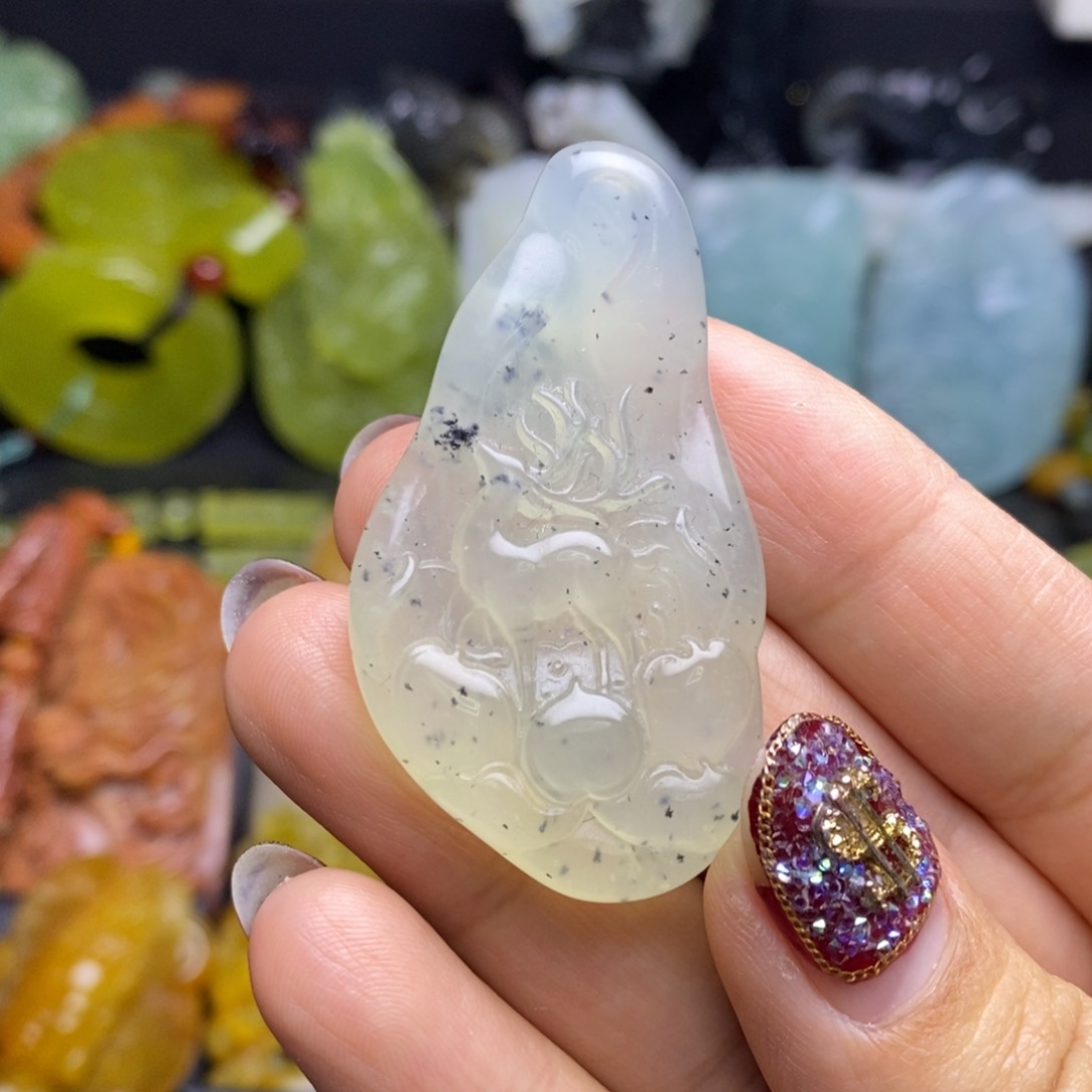 蛇纹石玉颈饰未镶嵌