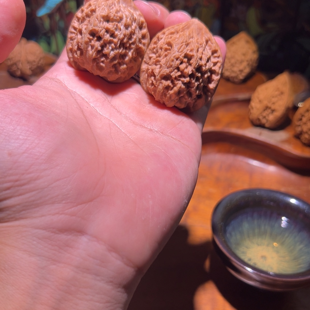 文玩核桃吊坠39水龙纹，尖部得刮一下