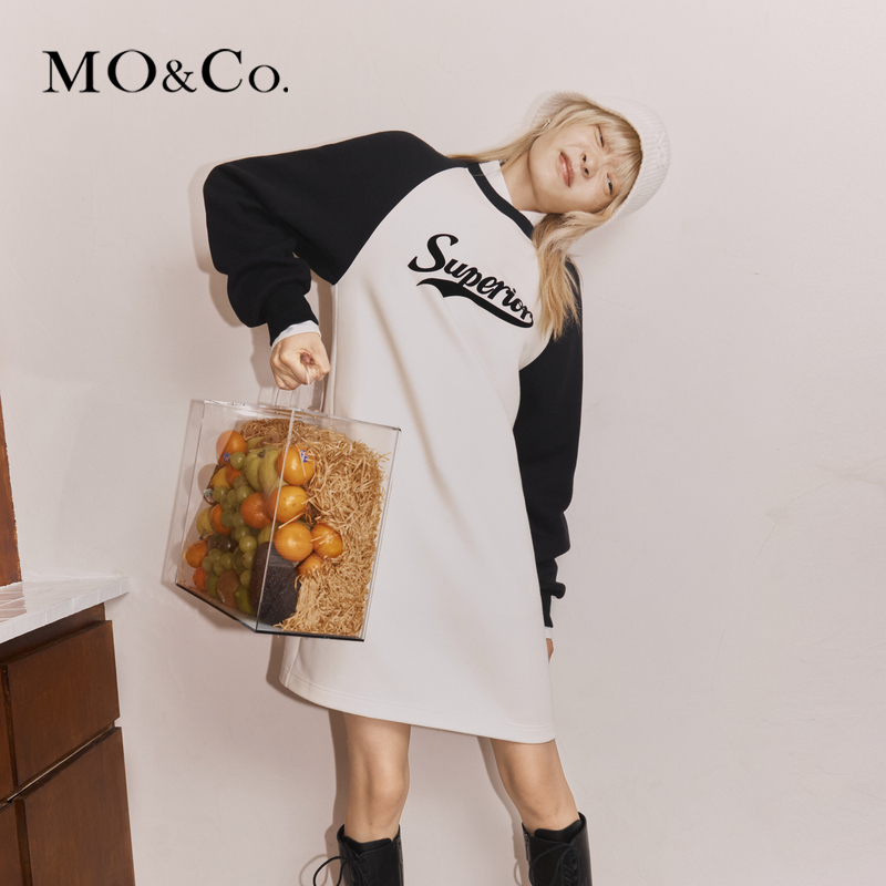 【陈嘉尔专属】MOCO冬复古撞色插肩袖宽松印花卫衣连衣裙MBC4DRST16