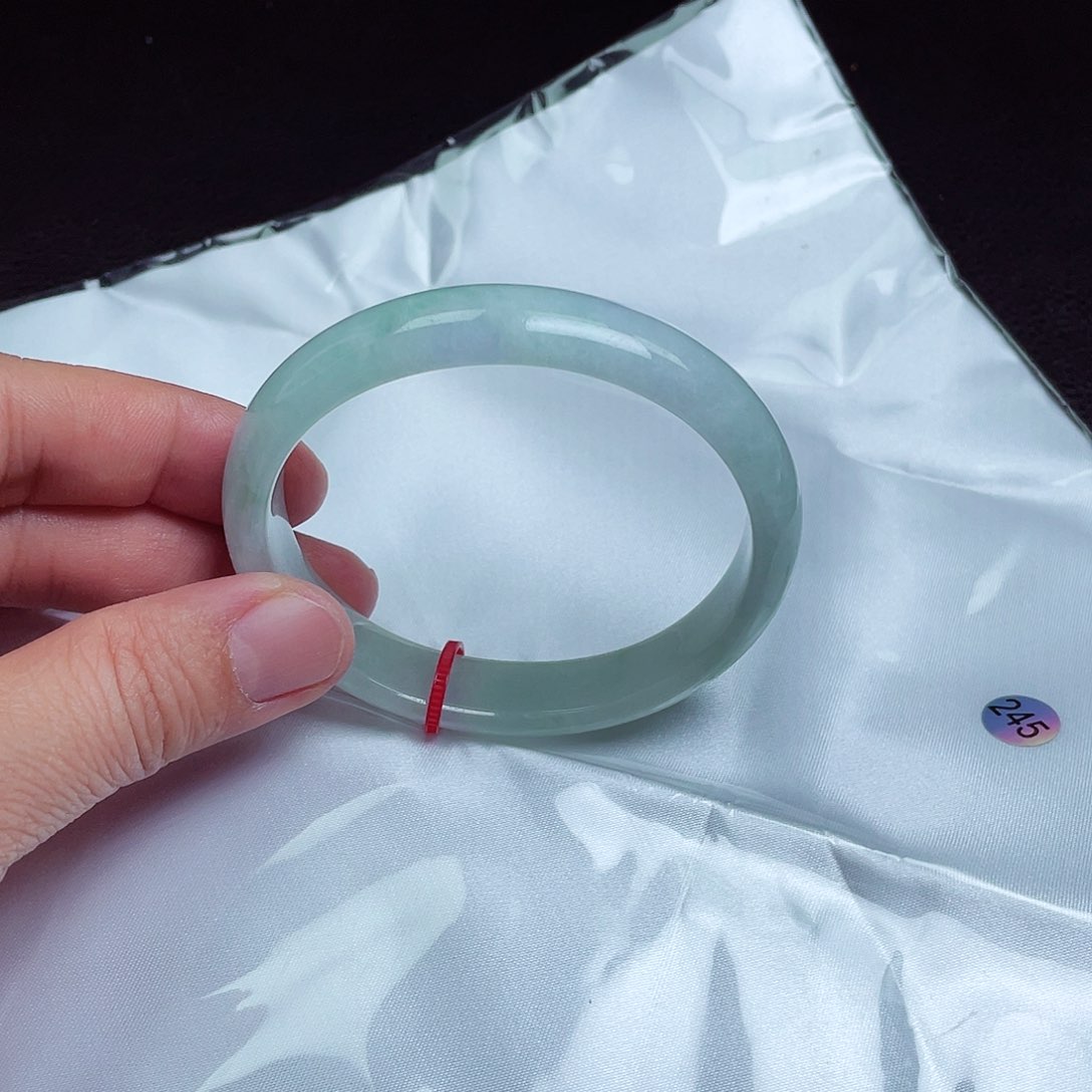 翡翠手镯未镶嵌58圈