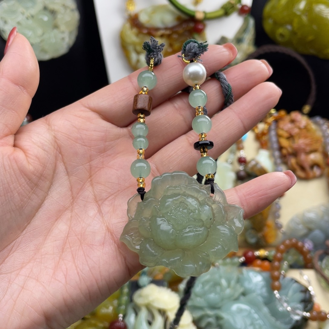 未镶嵌蛇纹石玉颈饰