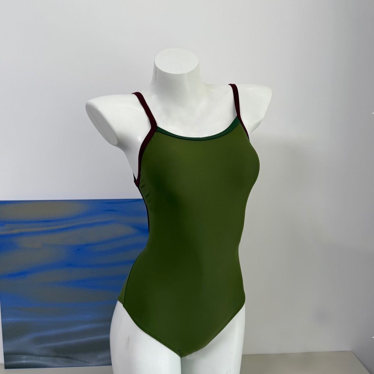 【绿野仙踪】高级感女性显瘦遮肉游泳馆专用连体三角