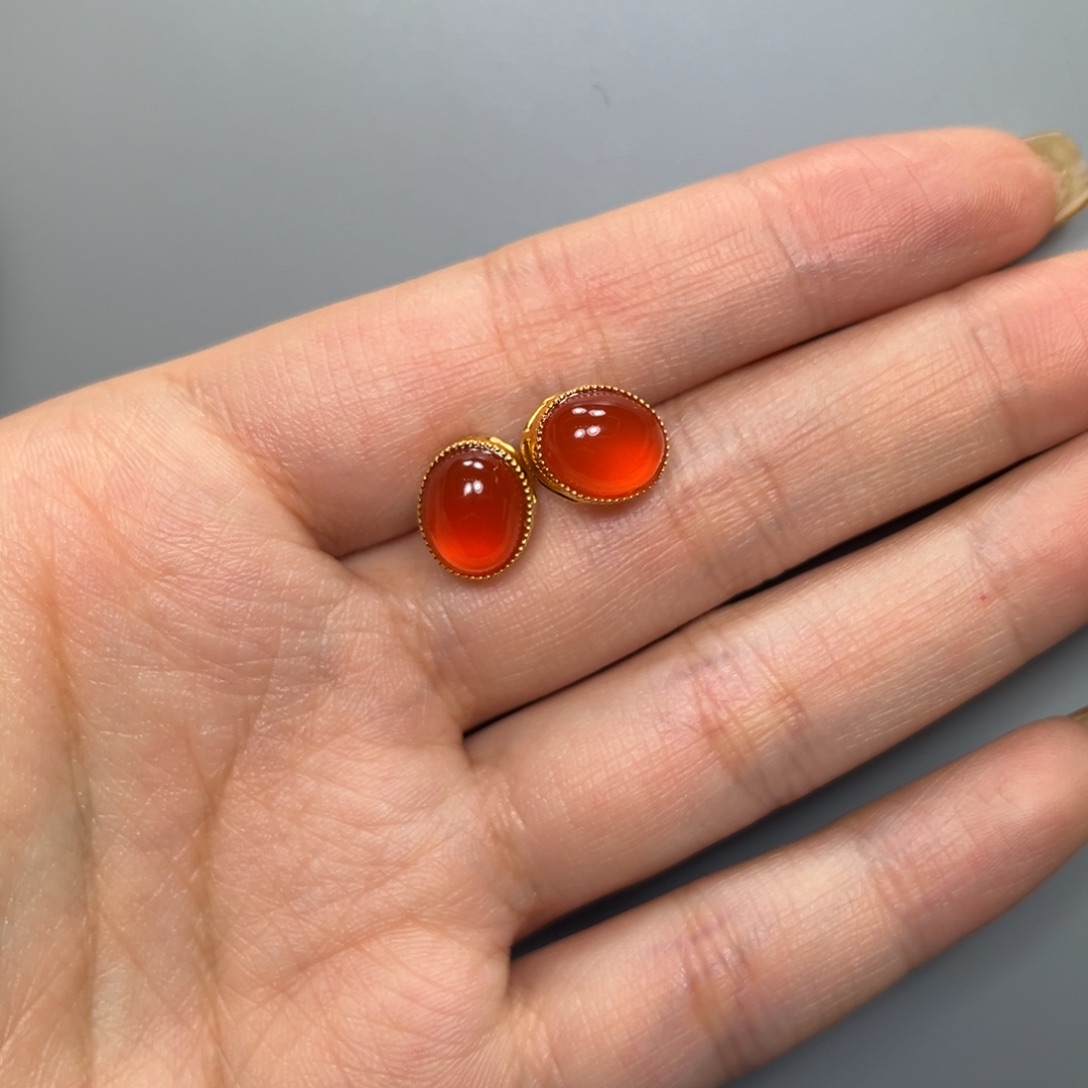 南红玛瑙冰红耳钉18K金镶嵌