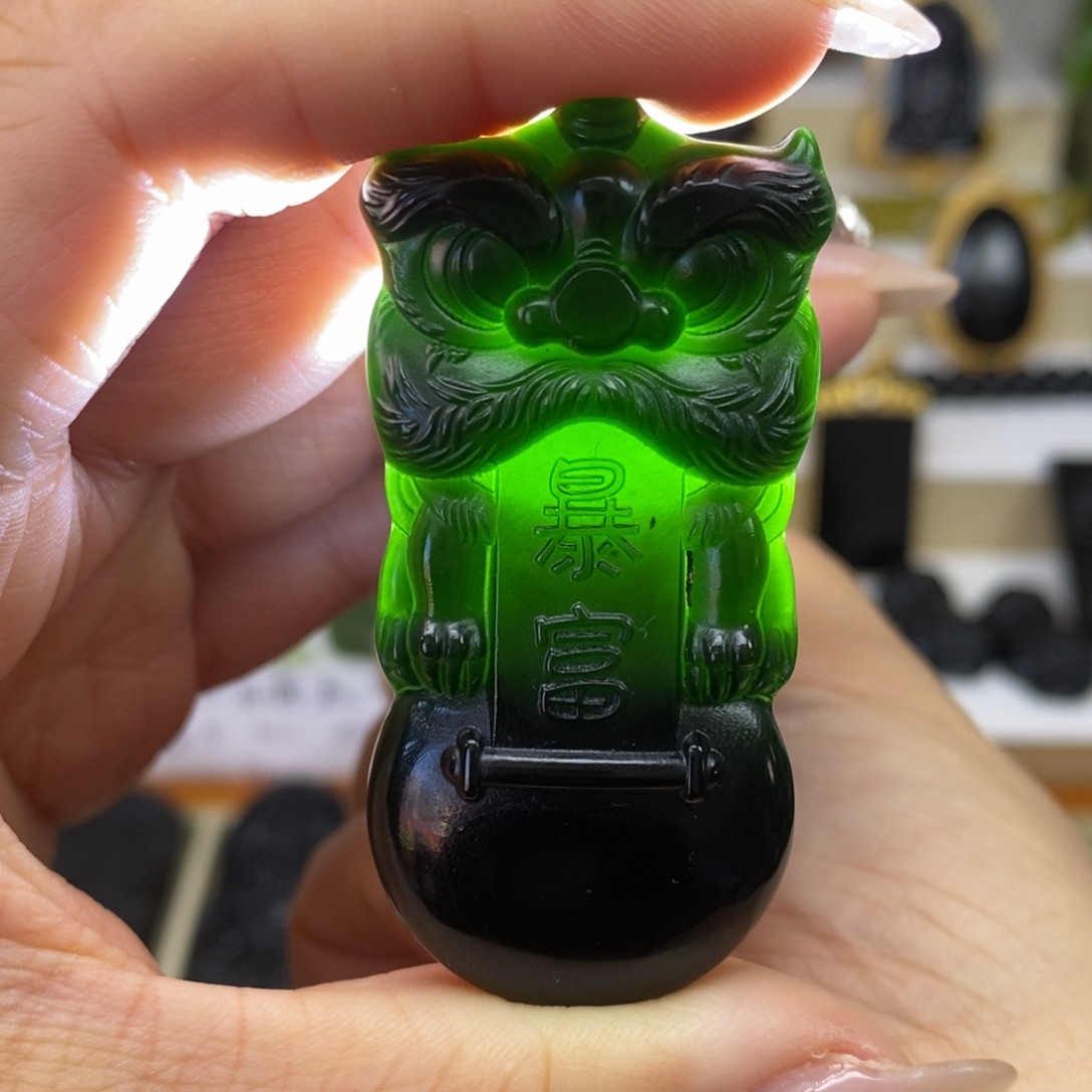 蛇纹石玉吊坠未镶嵌