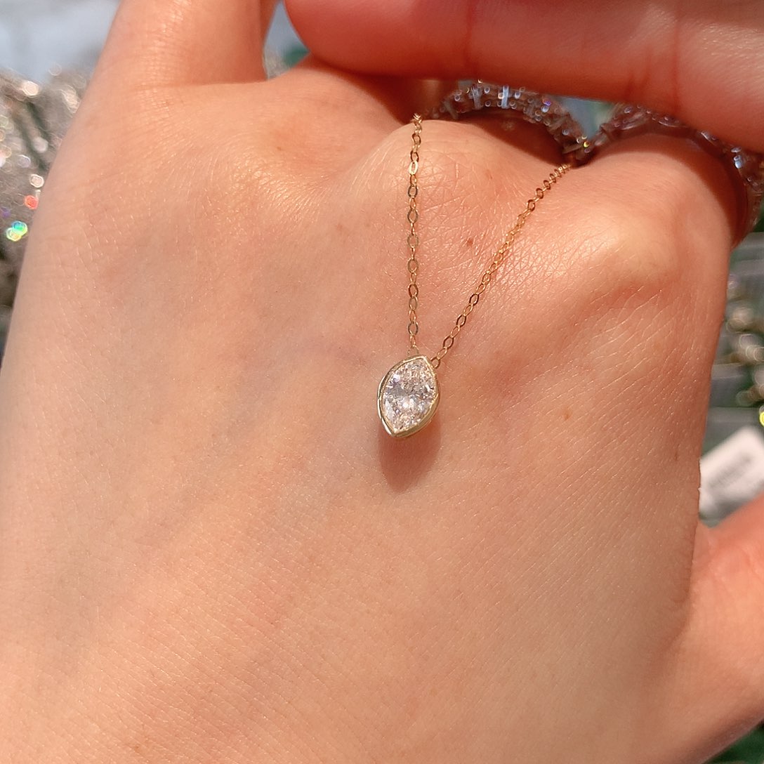 实验室培育钻石颈饰18K金镶嵌单吊坠