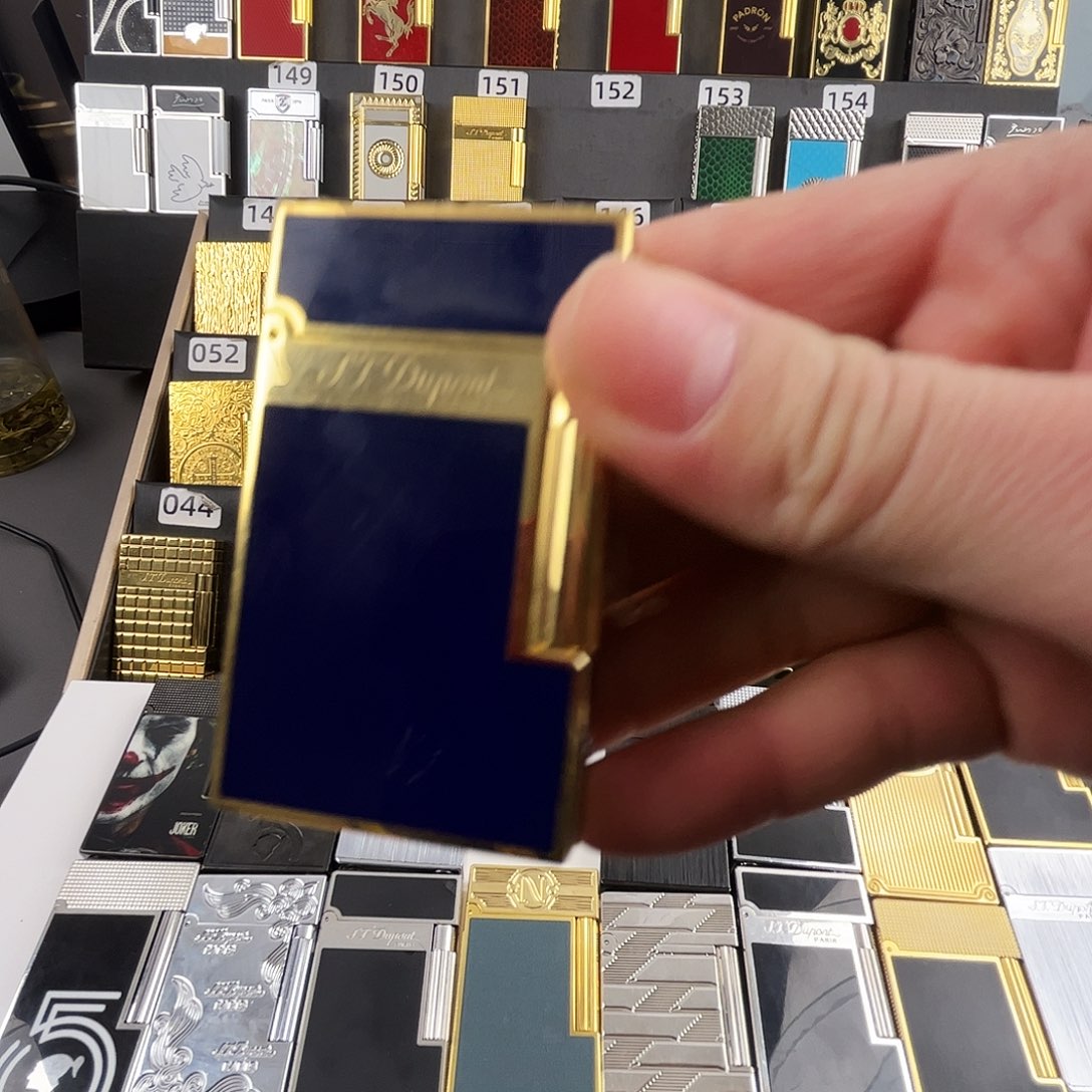 蓝色教父金色打火机
