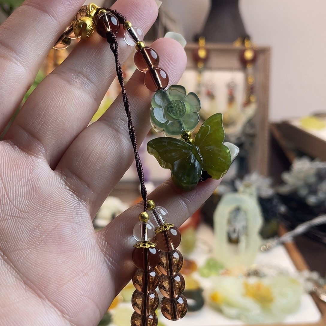 蛇纹石玉未镶嵌吊坠