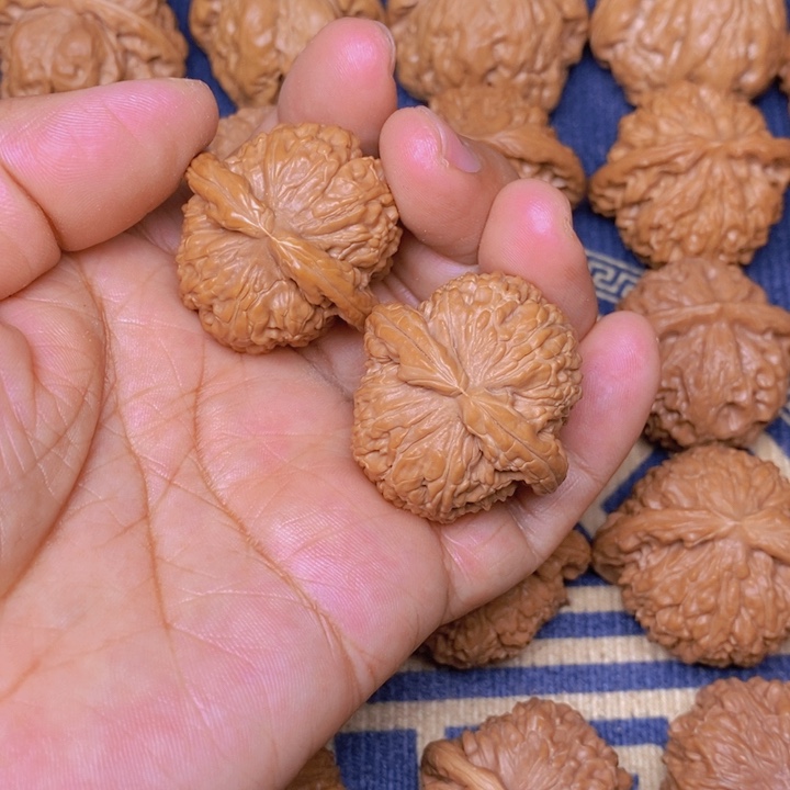 【闪购商品】文玩核桃吊坠你*白狮子36