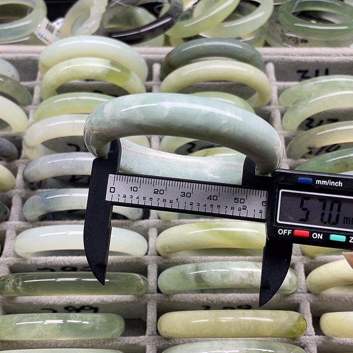 蛇纹石玉未镶嵌手镯311
