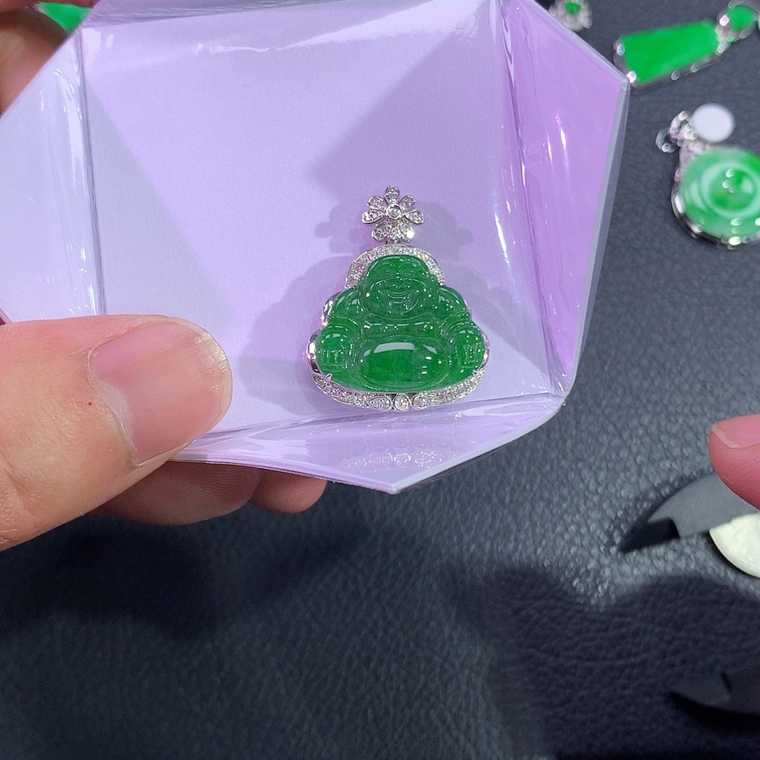 翡翠吊坠(赠链)18K金镶嵌