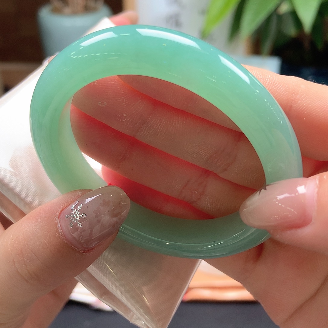 翡翠未镶嵌手镯52.6贵妃甜果绿10号