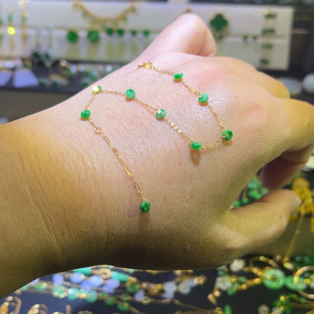 颈饰18K金镶嵌翡翠手链