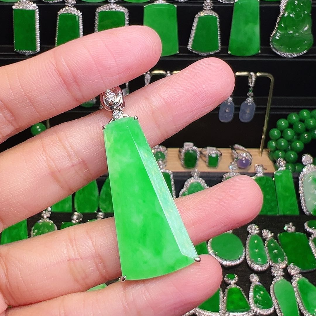 翡翠吊坠(不含链)18K金镶嵌