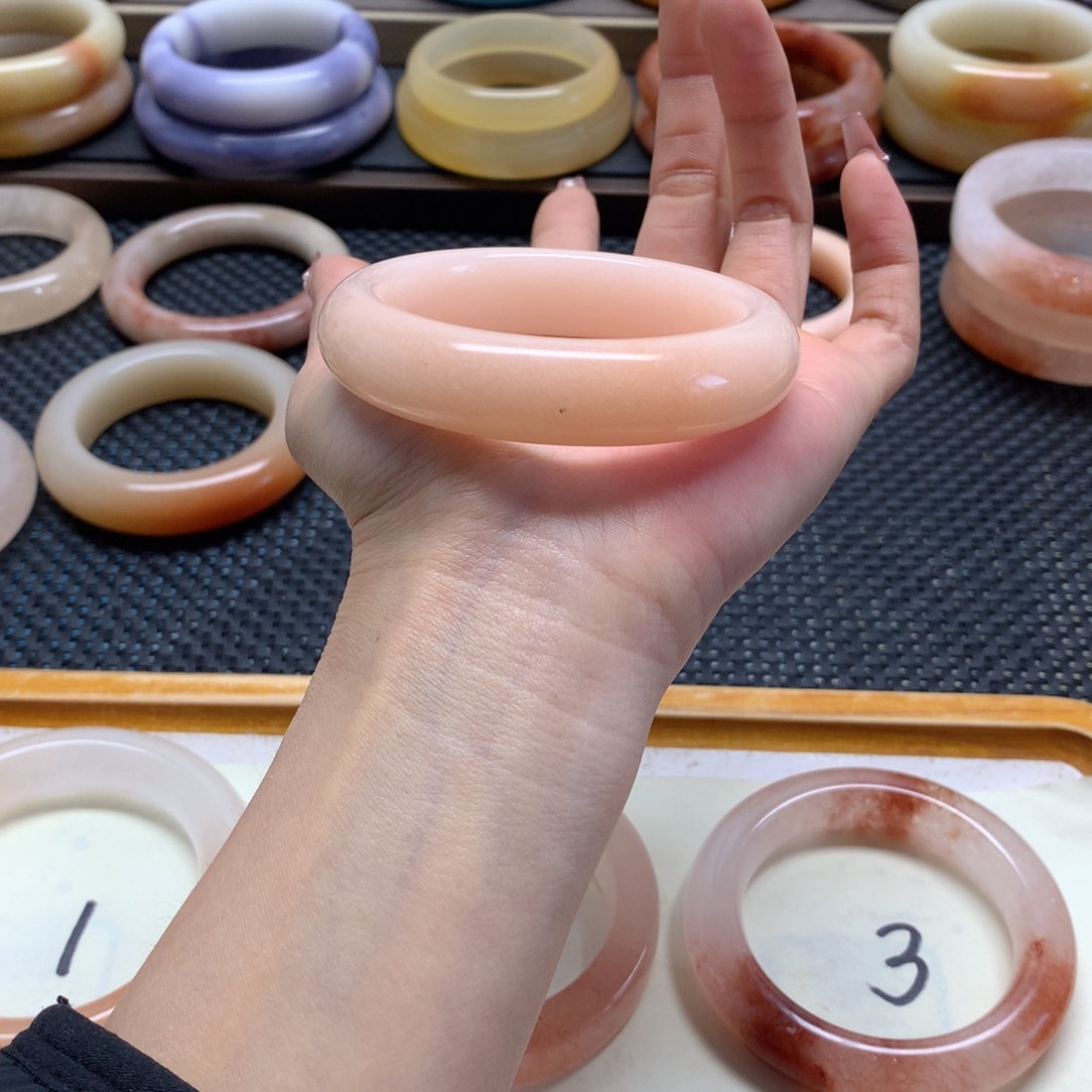 石英质玉手镯未镶嵌