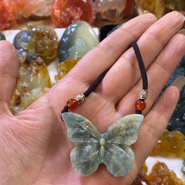 蛇纹石玉未镶嵌颈饰