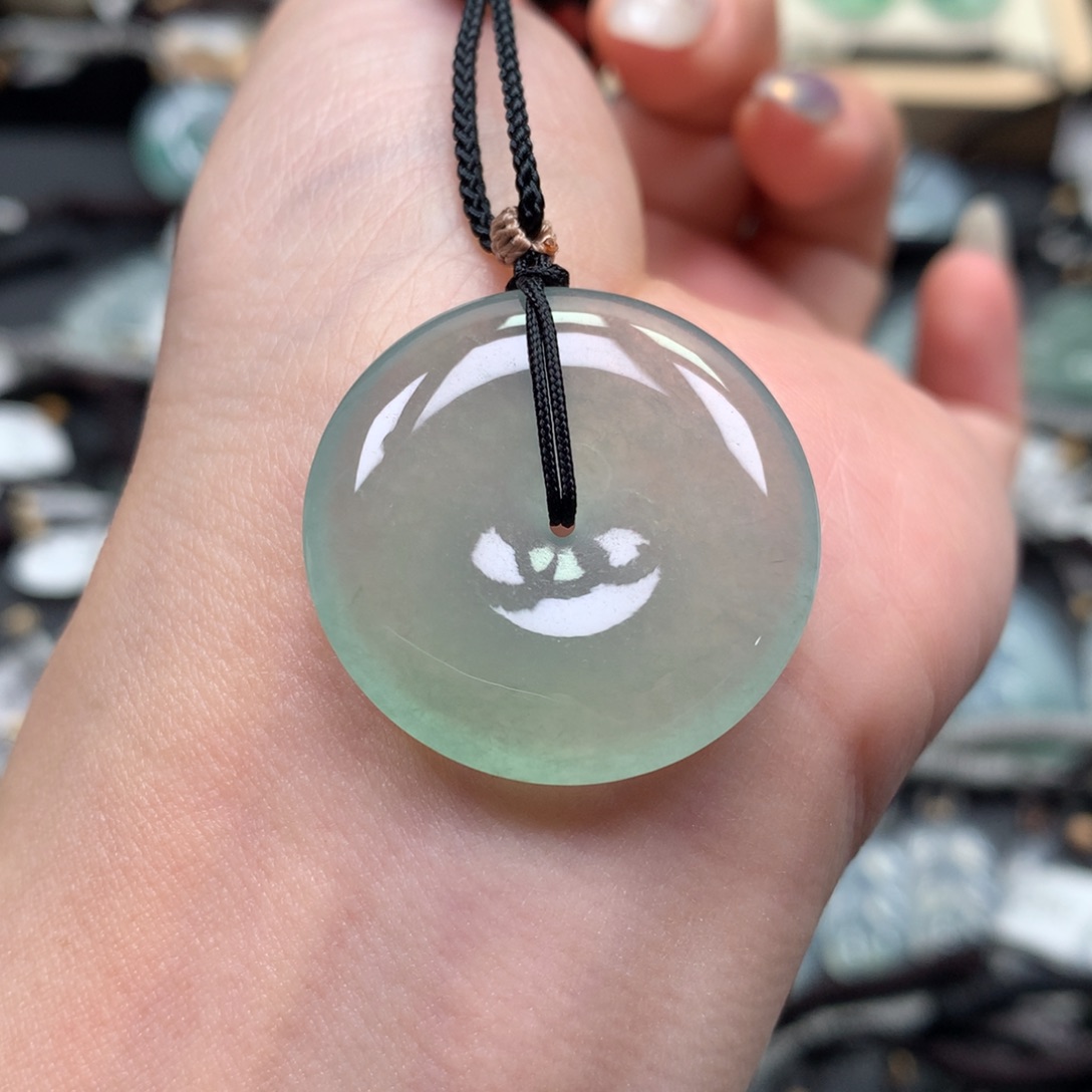 翡翠颈饰未镶嵌扣子