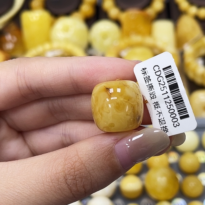 琥珀未镶嵌裸石16.7*16.2mm瑕 2-9