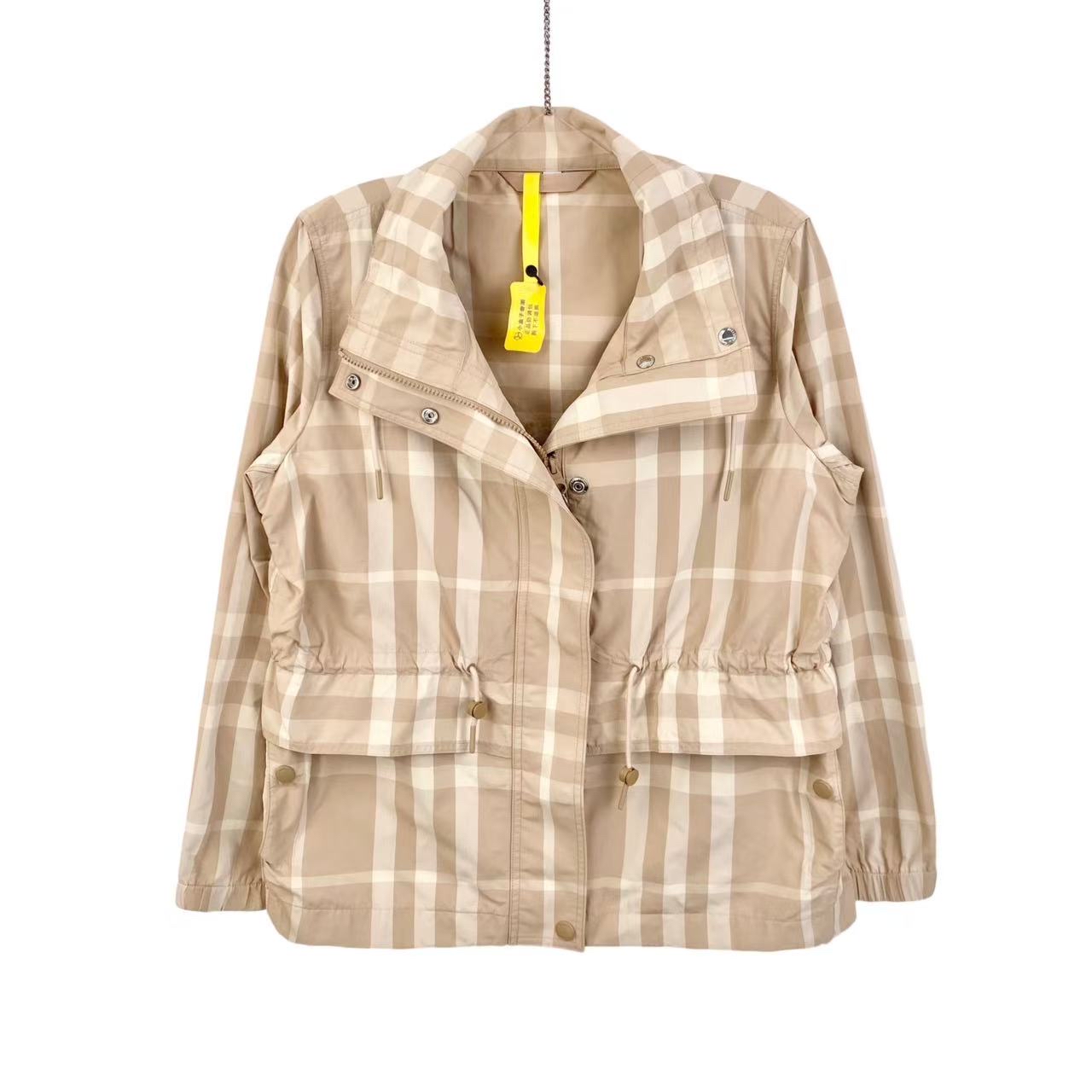 99新 BURBERRY/博柏利  qq659 锦纶 奶茶色格纹高领风衣外套 38码