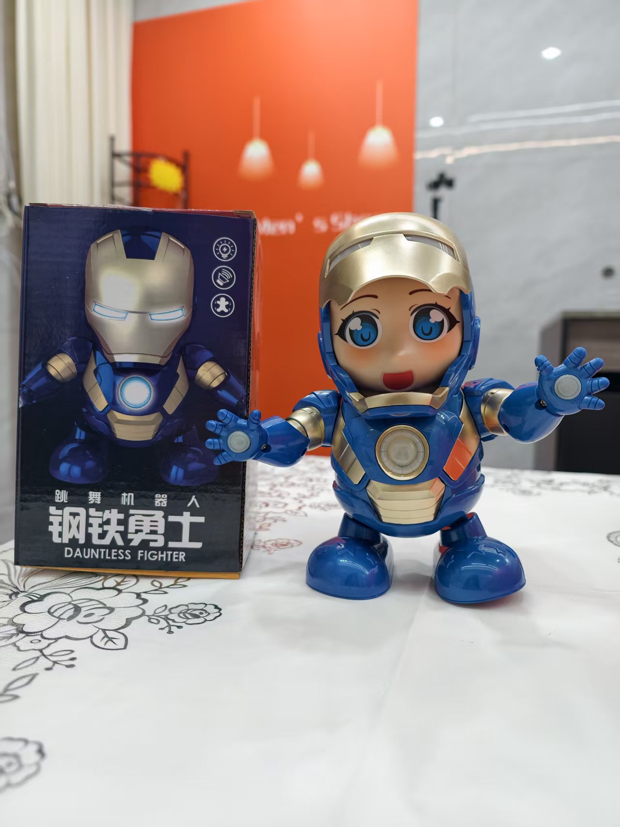 钢铁侠电动唱歌跳舞机器人玩具礼物【颜色随机发一个】【电池自备】
