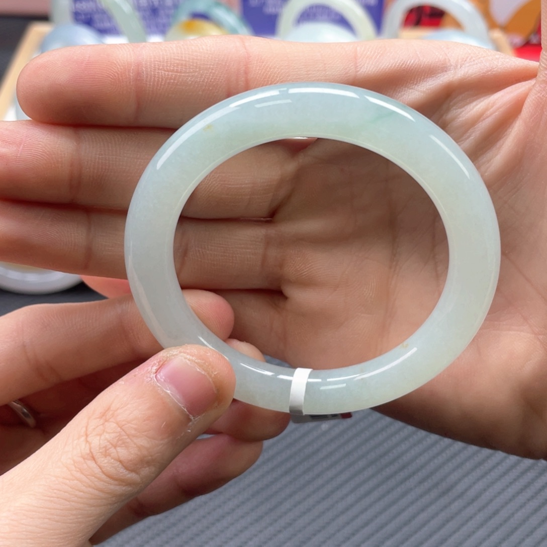 翡翠手镯未镶嵌天然缅甸a货翡翠手镯