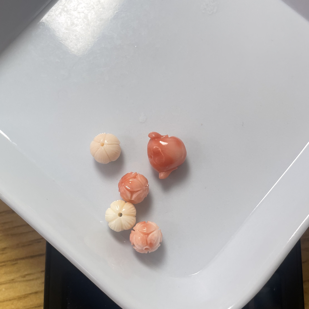 天然红珊瑚雕刻件配珠（278