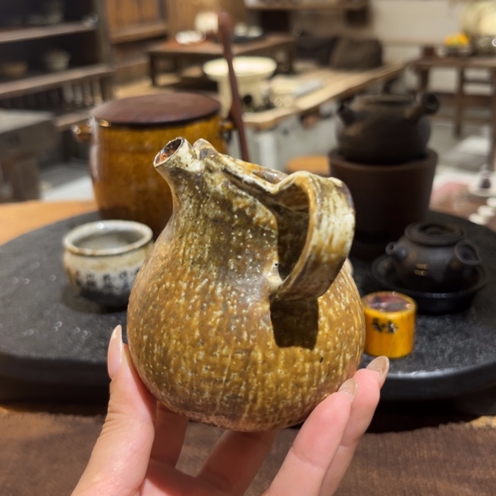 景德镇鱼和熊手工陶艺