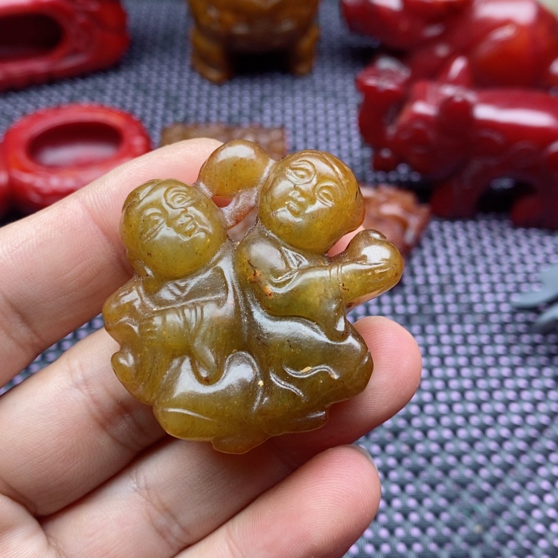 蛇纹石玉颈饰未镶嵌