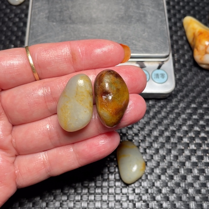 。***。和田玉未镶嵌珠宝奇石