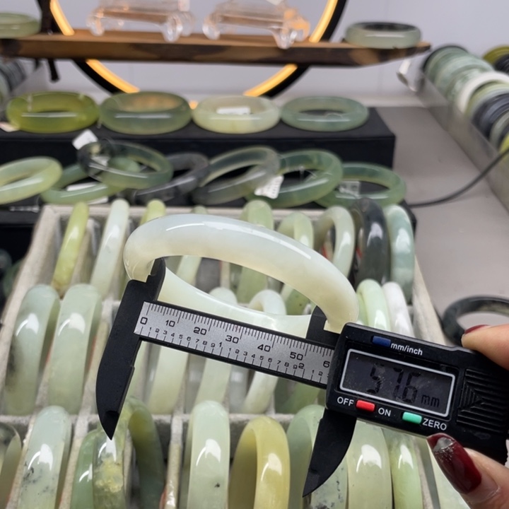 蛇纹石玉手镯未镶嵌326