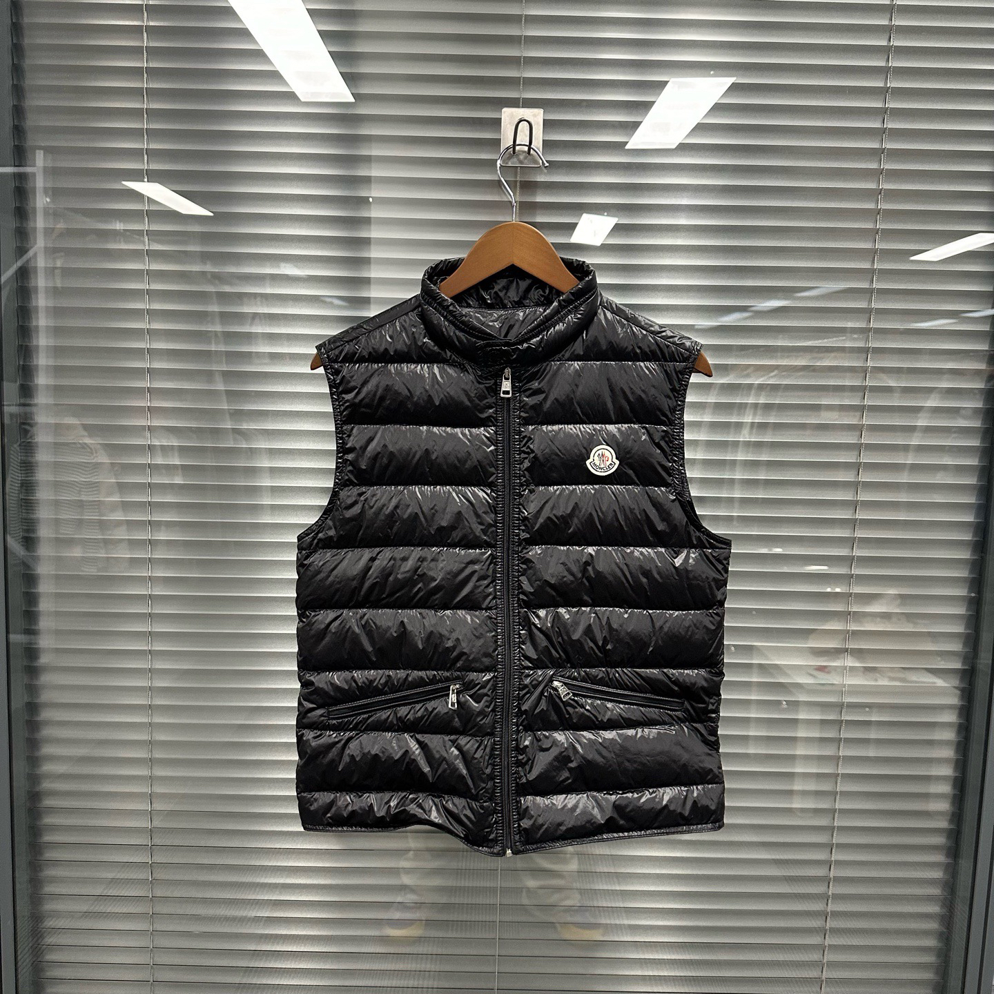 99新 MONCLER 蒙口/Moncler Gui系列羽绒黑色马甲 1码99新#zz6728