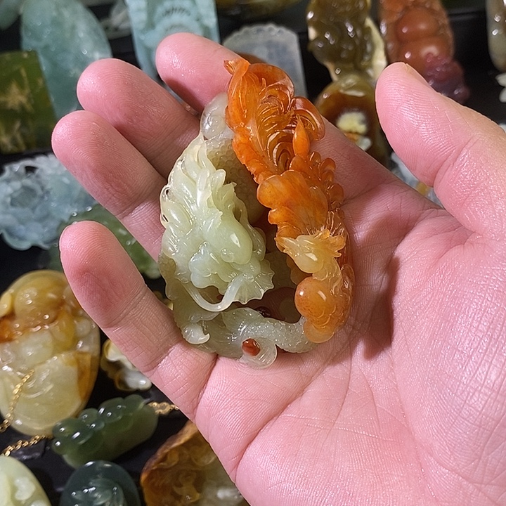 何***来蛇纹石玉合金颈饰