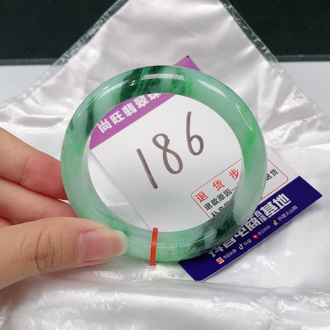 翡翠手镯未镶嵌翡翠12