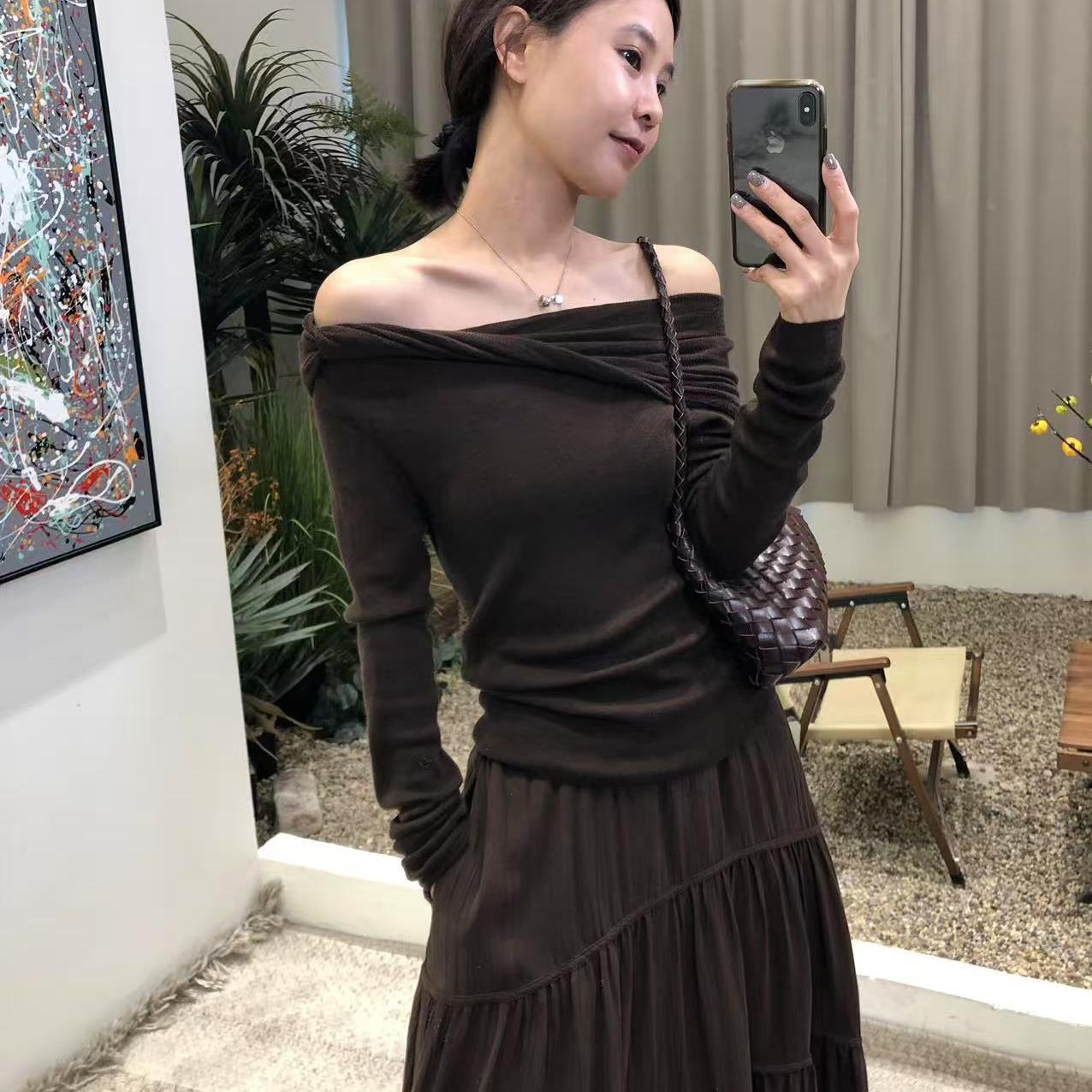 清冷感美人 慵懒法式一字领羊毛上衣