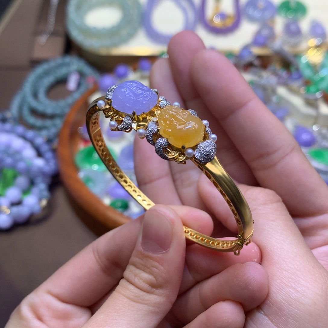 翡翠18K金镶嵌颈饰翡翠