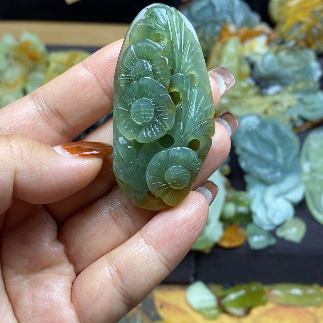 蛇纹石玉颈饰未镶嵌