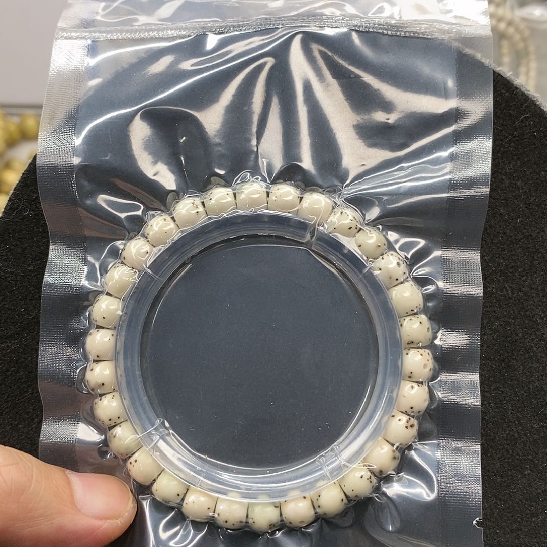 星月菩提吊坠半壁留白绿包白