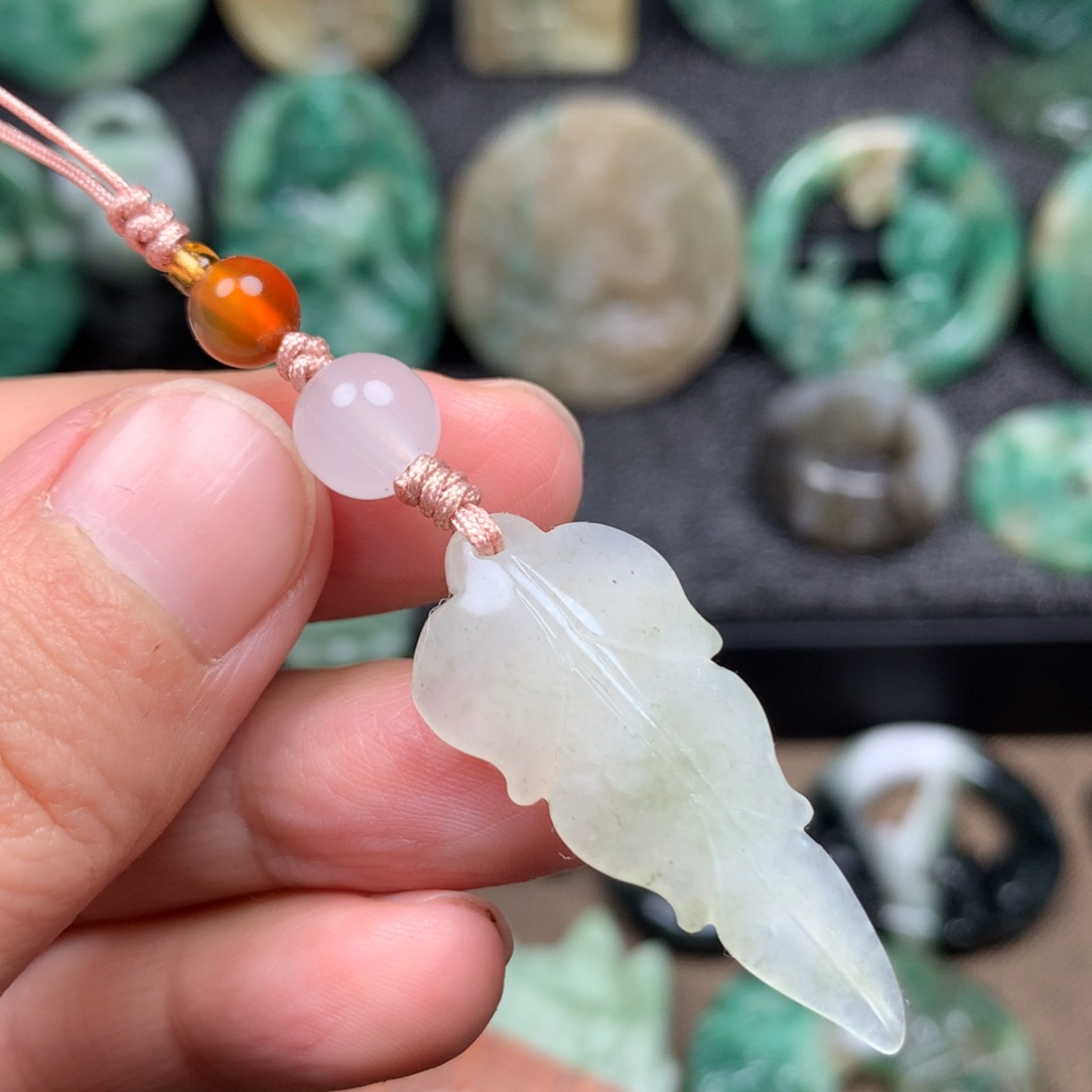 独山玉未镶嵌颈饰