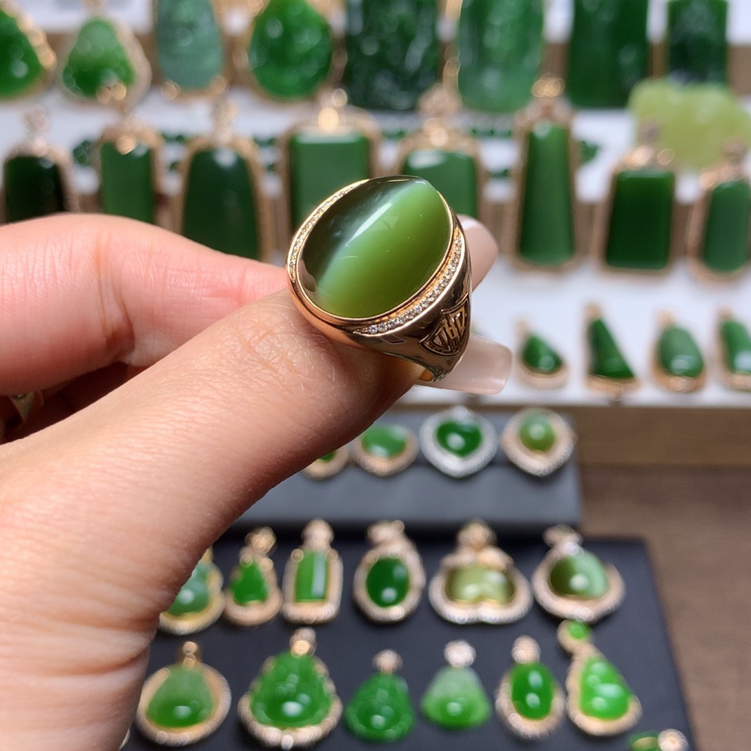 和田玉（碧玉）戒指18K金镶嵌引***0