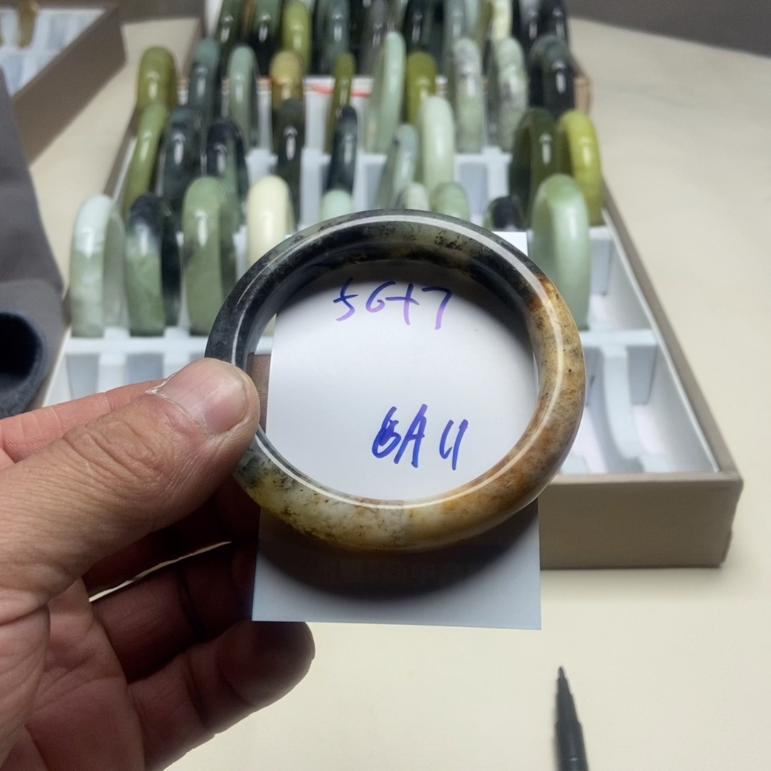 蛇纹石玉未镶嵌手镯