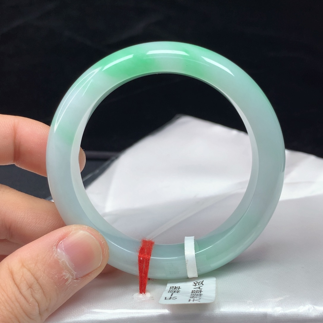 翡翠手镯（圆镯）未镶嵌54.8