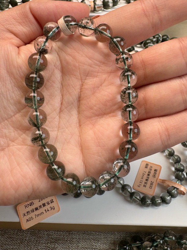 自然水晶严选。 天然绿幽灵聚宝盆