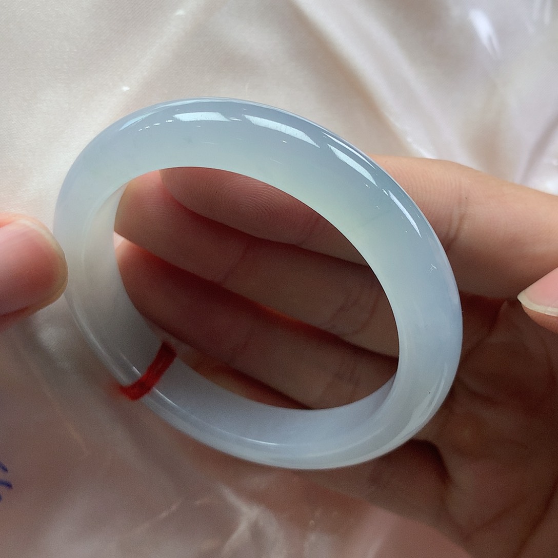 翡翠手镯未镶嵌翡翠