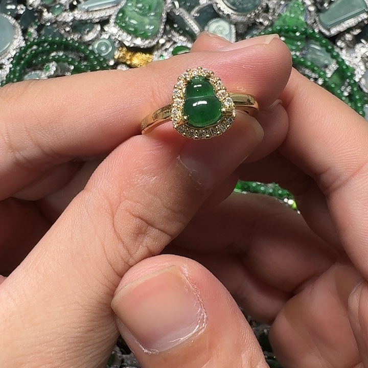 翡翠未镶嵌颈饰天然A货翡翠放漏