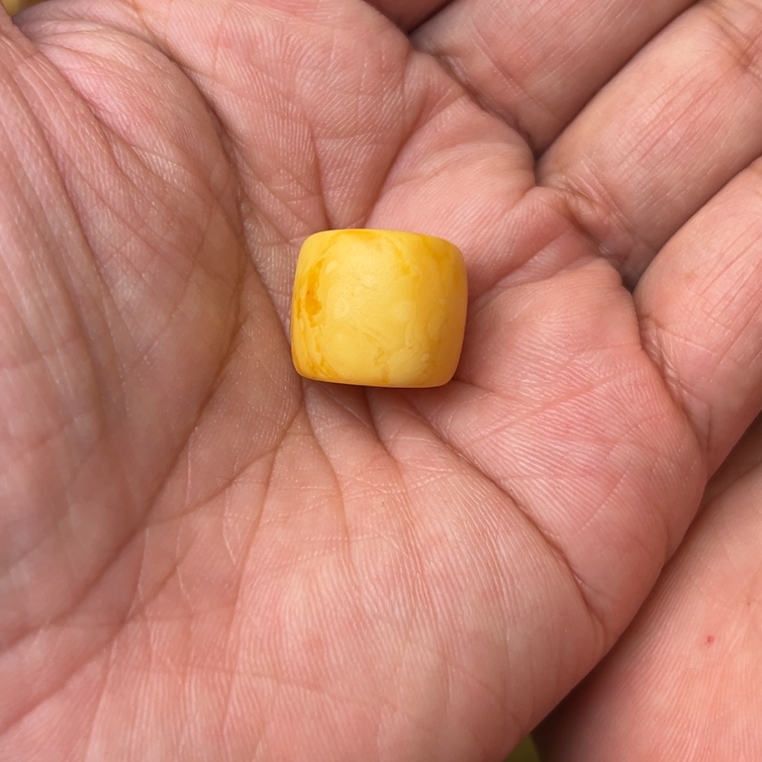 ：***：蜜蜡未镶嵌吊坠(不含链)