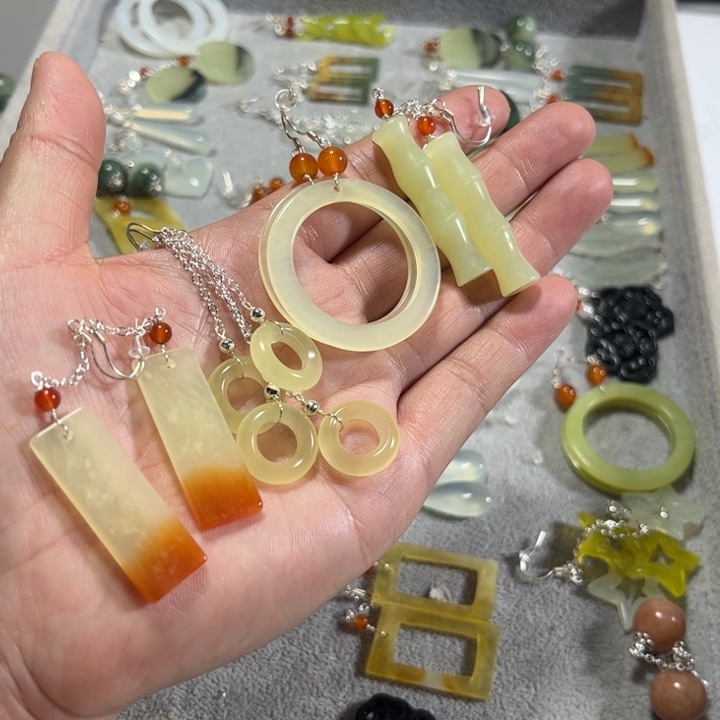 蛇纹石玉耳饰未镶嵌