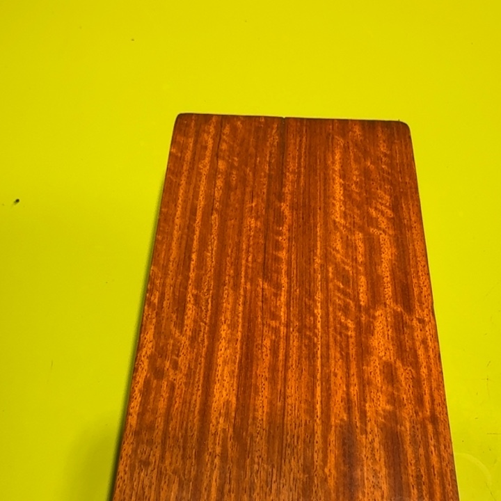 以***眼大果紫檀（缅甸花梨）